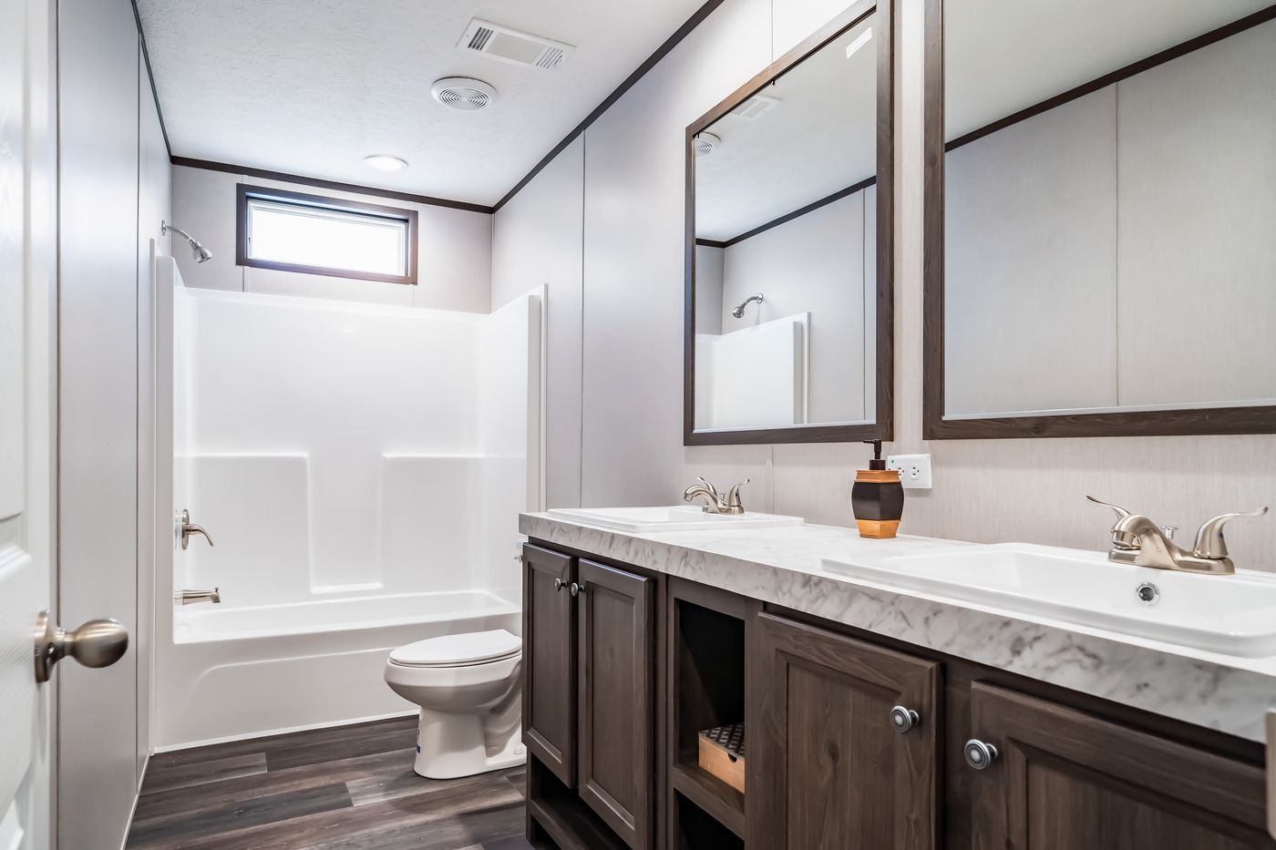 The THE RENEGADE Guest Bathroom. This Manufactured Mobile Home features 3 bedrooms and 2 baths.