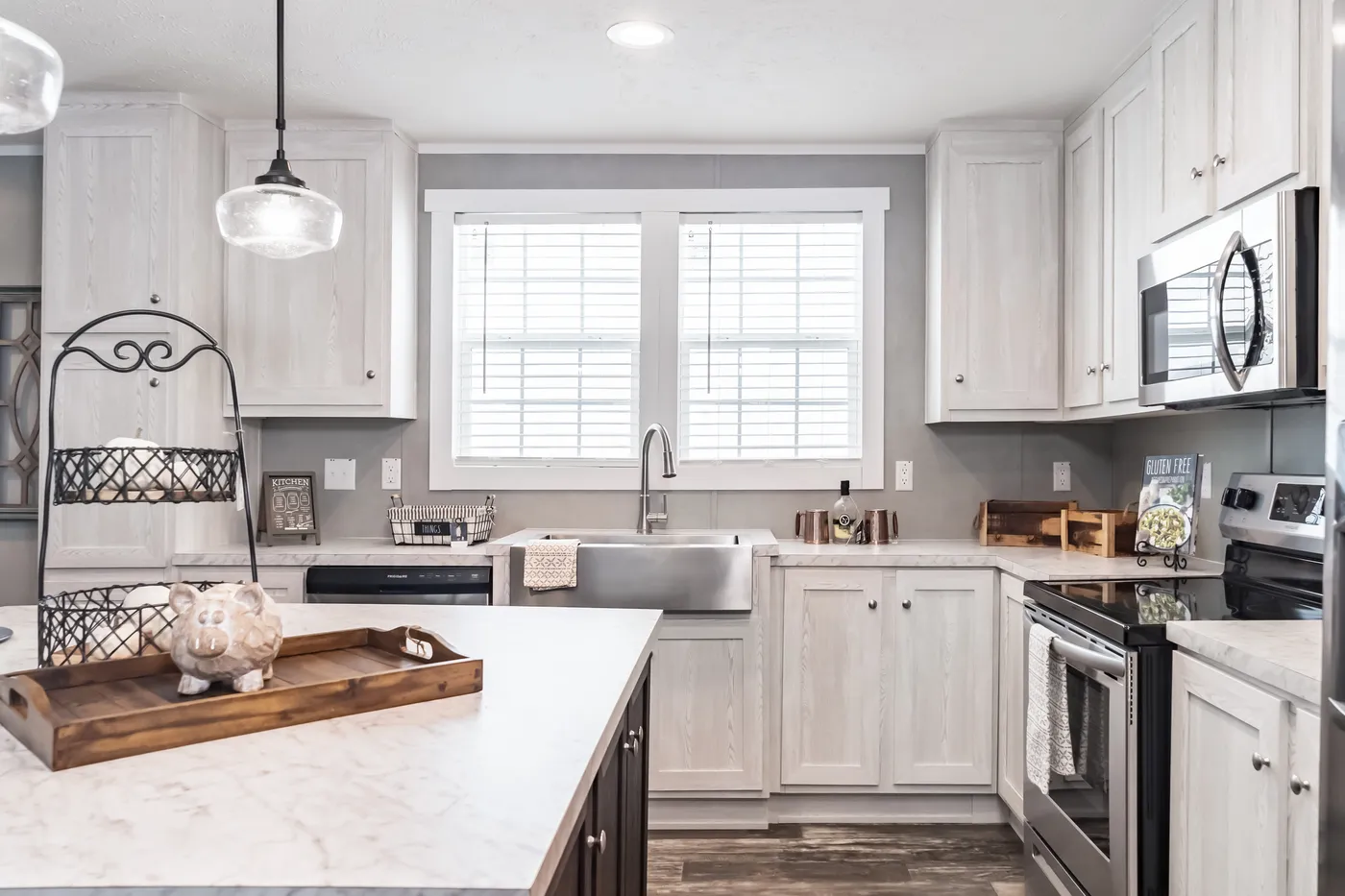 The ULTRA BREEZE 52 Kitchen. This Manufactured Mobile Home features 3 bedrooms and 2 baths.