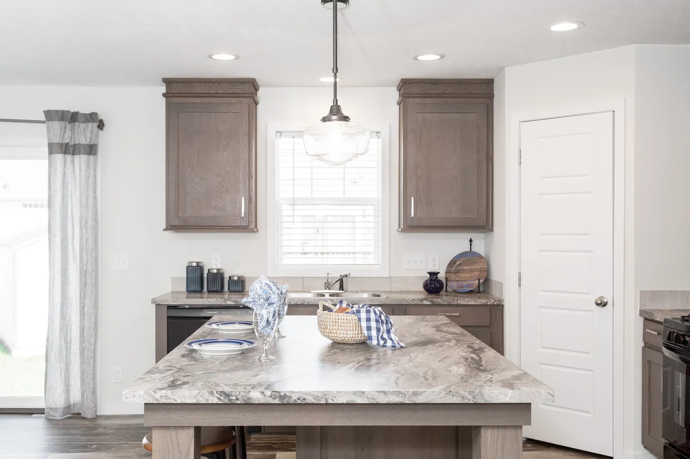 The SOMERSET DR 5228-MS012 SECT Kitchen. This Manufactured Mobile Home features 3 bedrooms and 2 baths.