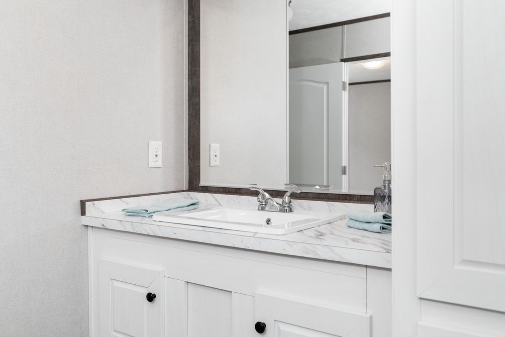 The BLAZER 76 P Guest Bathroom. This Manufactured Mobile Home features 3 bedrooms and 2 baths.