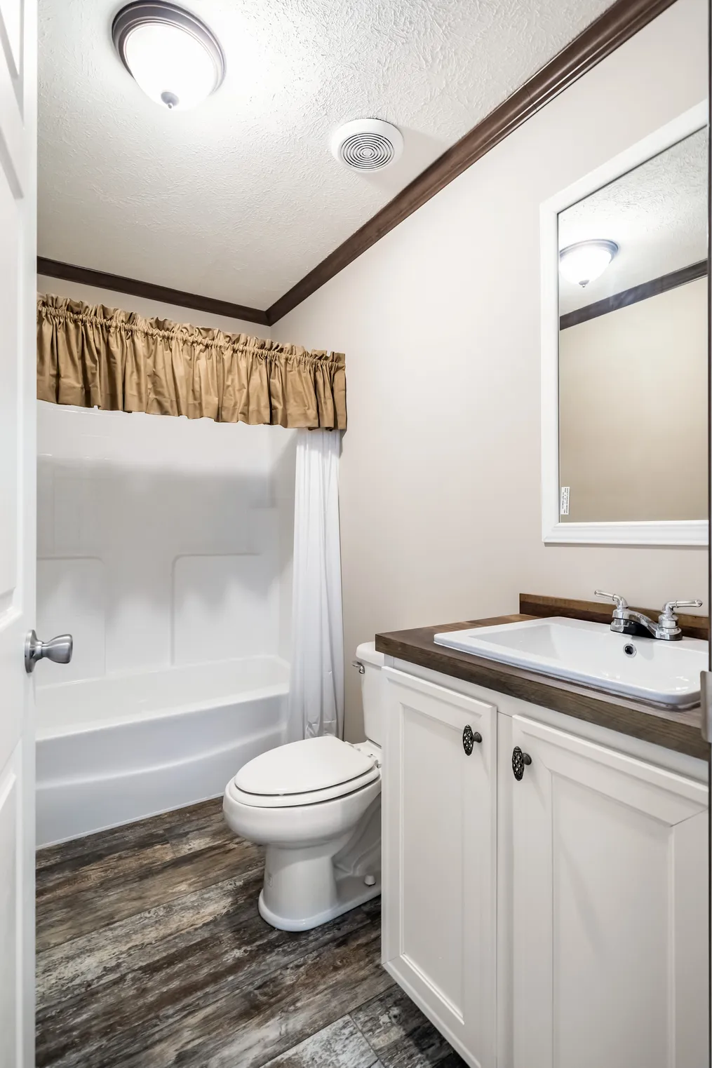 The THE STARK Guest Bathroom. This Manufactured Mobile Home features 3 bedrooms and 2 baths.