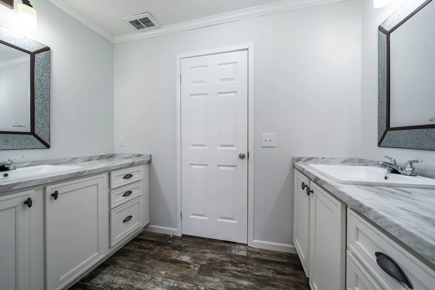 The THE LEAHY Guest Bathroom. This Manufactured Mobile Home features 4 bedrooms and 2 baths.