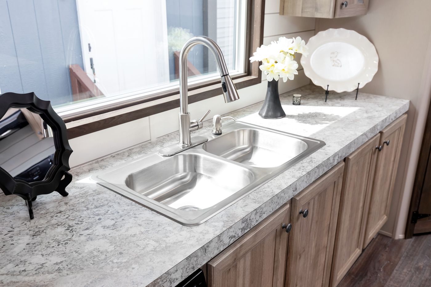 The PT 78 Kitchen. This Manufactured Mobile Home features 3 bedrooms and 2 baths.