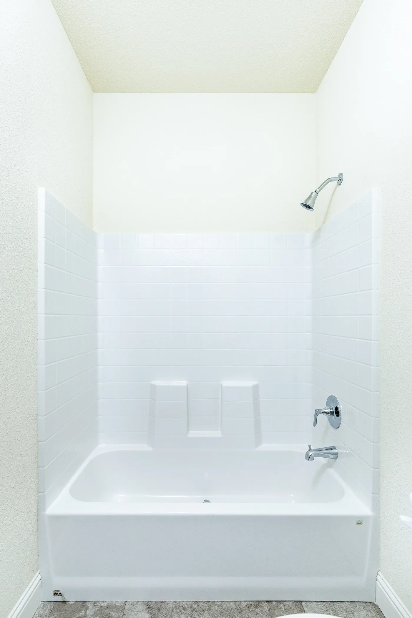 The CORONADO 2446B Guest Bathroom. This Manufactured Mobile Home features 2 bedrooms and 2 baths.