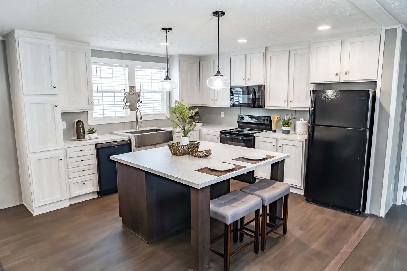 The ULTRA BREEZE 52 Kitchen. This Manufactured Mobile Home features 3 bedrooms and 2 baths.