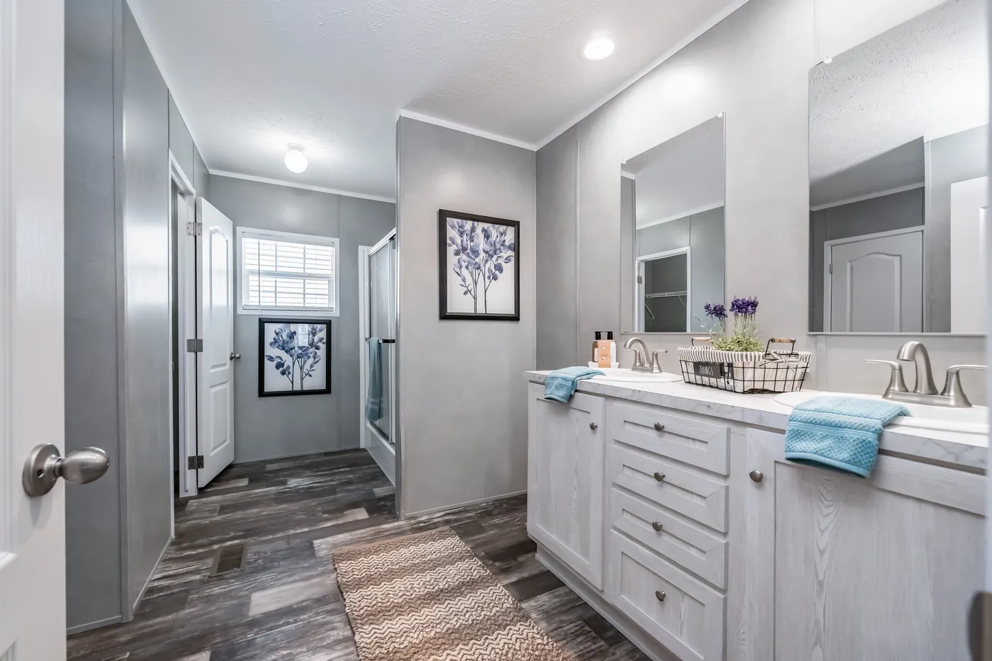 The ULTRA BREEZE 52 Primary Bathroom. This Manufactured Mobile Home features 3 bedrooms and 2 baths.