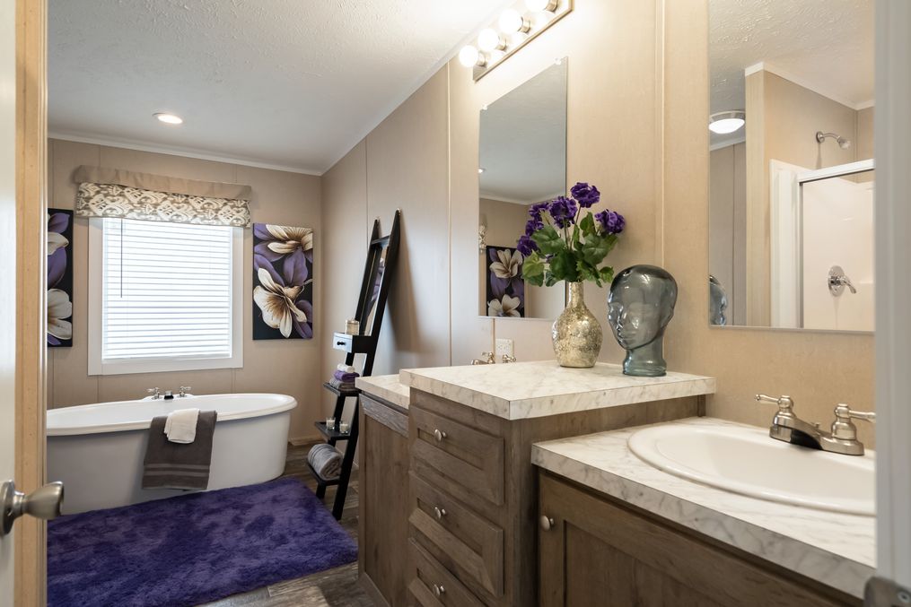 The ELITE COMMANDER 32X76 4 BR Primary Bathroom. This Manufactured Mobile Home features 4 bedrooms and 2 baths.