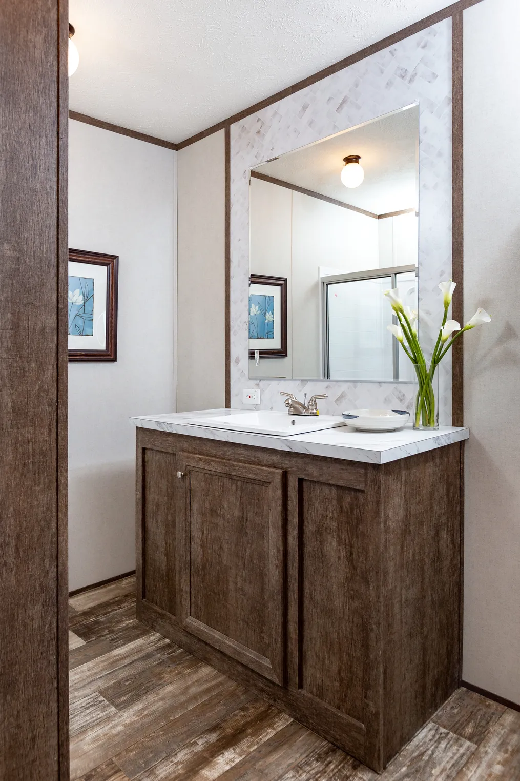 The MAYNARDVILLE CLASSIC 76 Primary Bathroom. This Manufactured Mobile Home features 3 bedrooms and 2 baths.