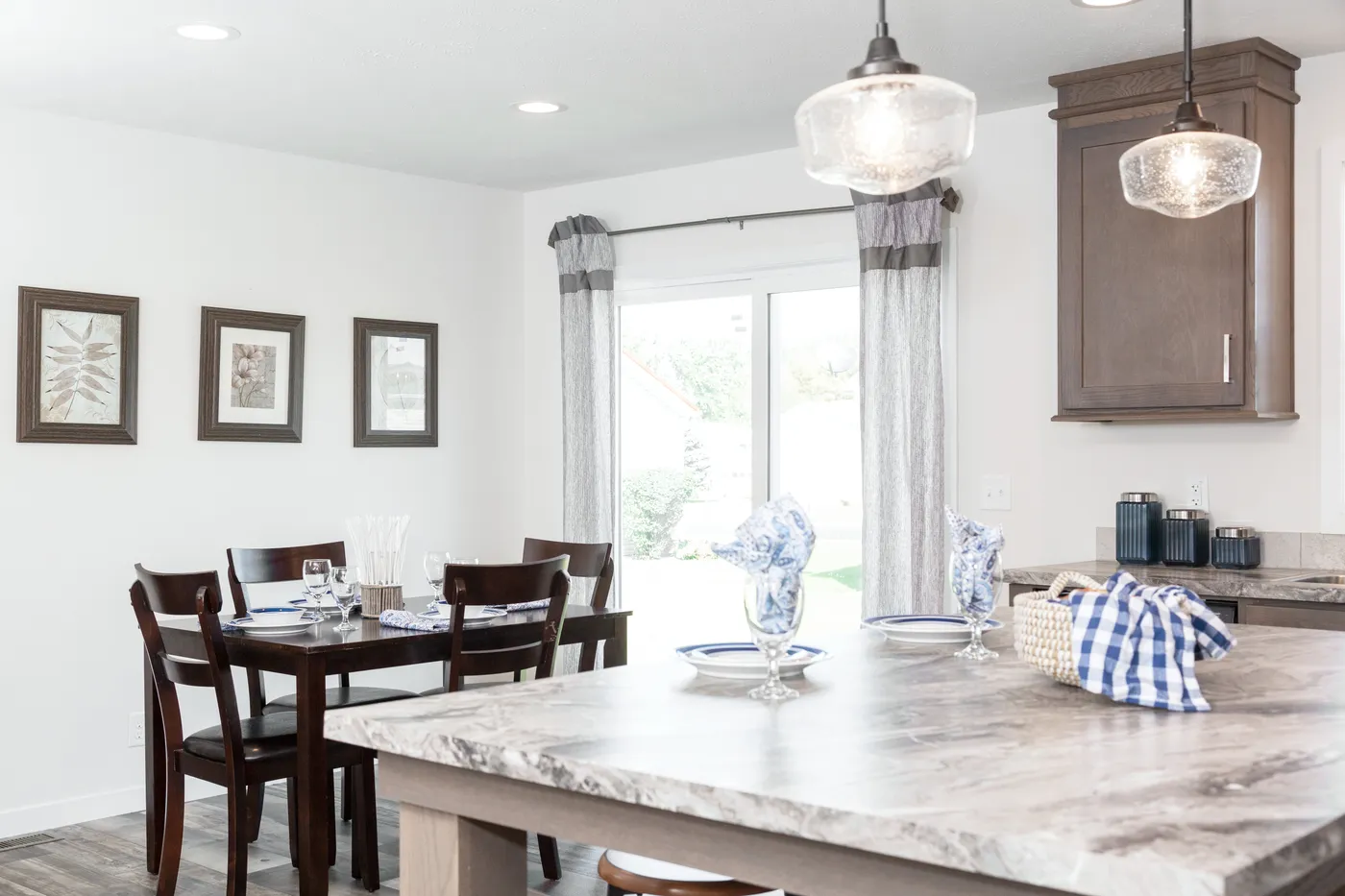 The SOMERSET DR 5228-MS012 SECT Dining Room. This Manufactured Mobile Home features 3 bedrooms and 2 baths.