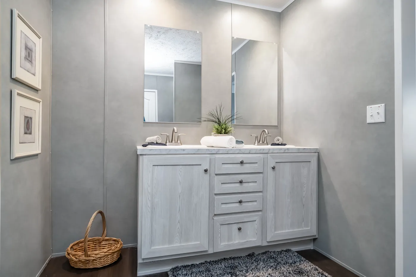 The ULTRA BREEZE 52 Primary Bathroom. This Manufactured Mobile Home features 3 bedrooms and 2 baths.
