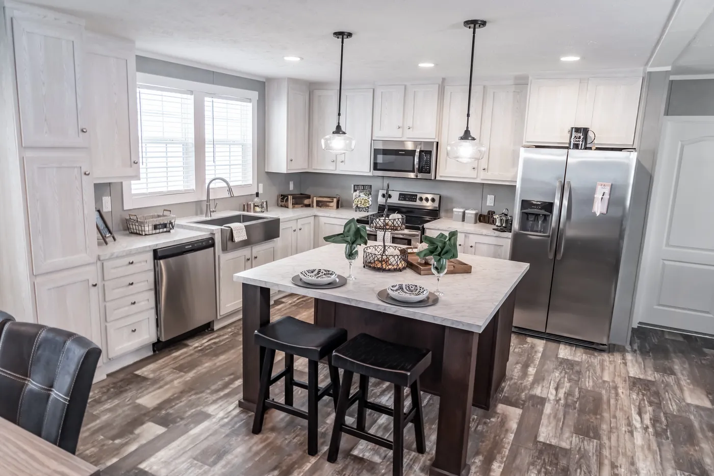 The ULTRA BREEZE 52 Kitchen. This Manufactured Mobile Home features 3 bedrooms and 2 baths.