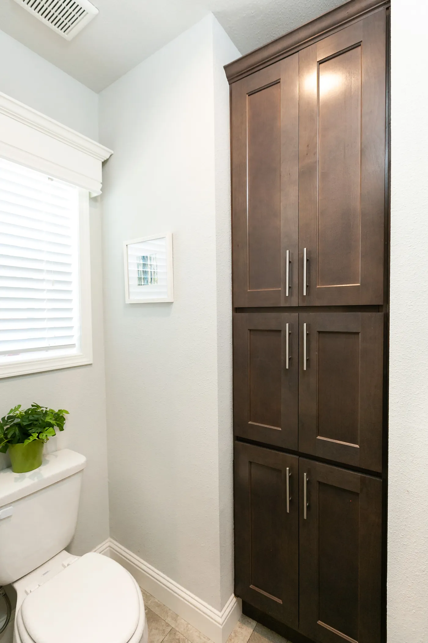 The CORONADO 2458B Primary Bathroom. This Manufactured Mobile Home features 3 bedrooms and 2 baths.