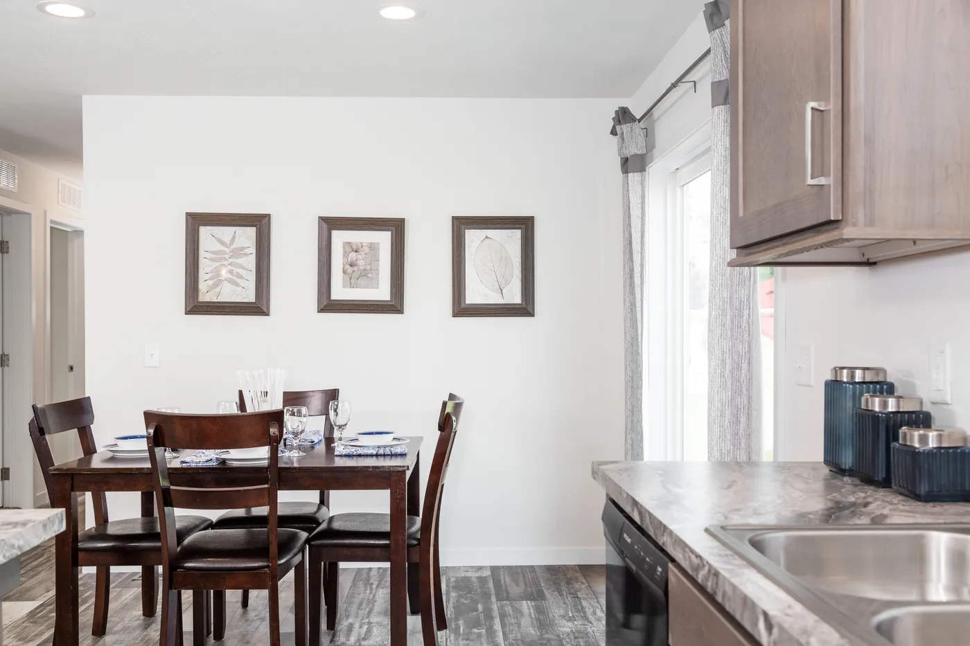 The SOMERSET DR 5228-MS012 SECT Dining Room. This Manufactured Mobile Home features 3 bedrooms and 2 baths.