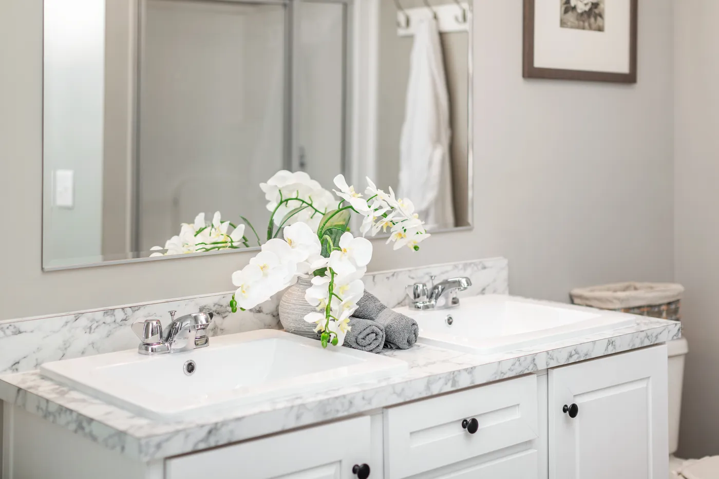 The 777 "COOL BREEZE" 7616 Primary Bathroom. This Manufactured Mobile Home features 3 bedrooms and 2 baths.