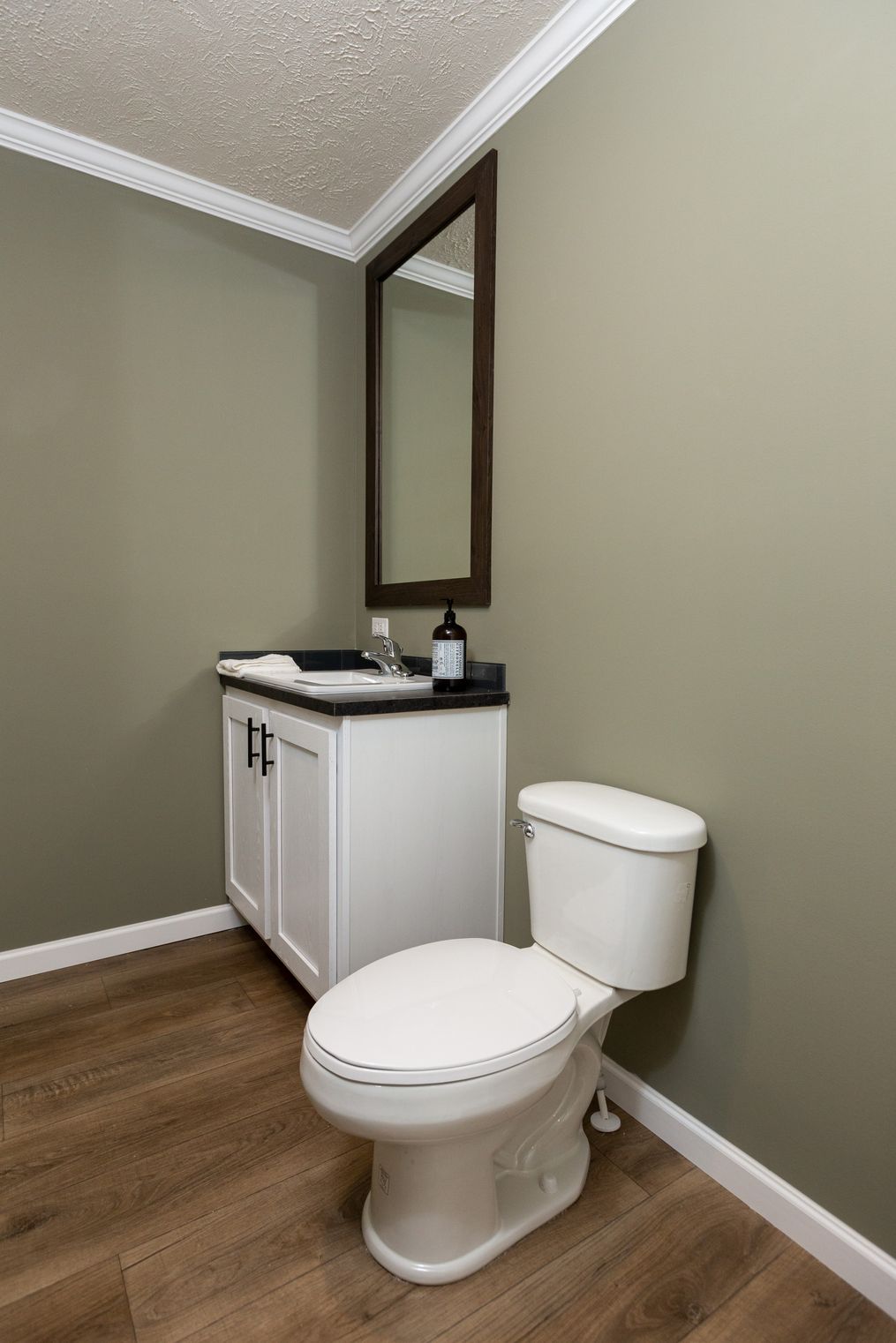 The KEENELAND Guest Bathroom. This Manufactured Mobile Home features 3 bedrooms and 2 baths.