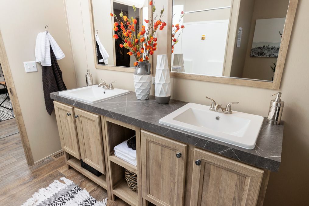 The BLUEBONNET BREEZE Master Bathroom. This Manufactured Mobile Home features 3 bedrooms and 2 baths.