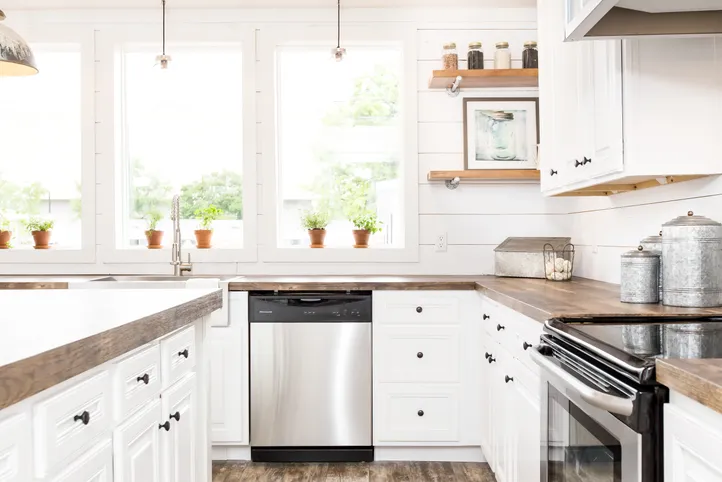The THE LULABELLE Kitchen. This Manufactured Mobile Home features 4 bedrooms and 3 baths.