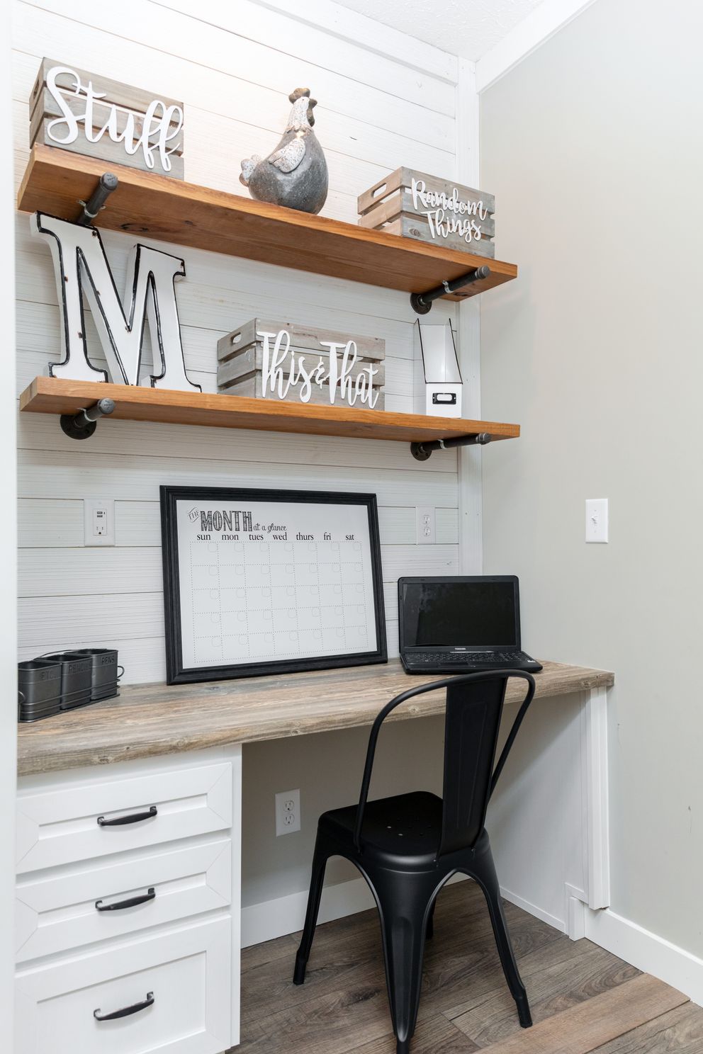 The 1440 CAROLINA 4BR BELLE Study Nook. This Manufactured Mobile Home features 4 bedrooms and 2 baths.