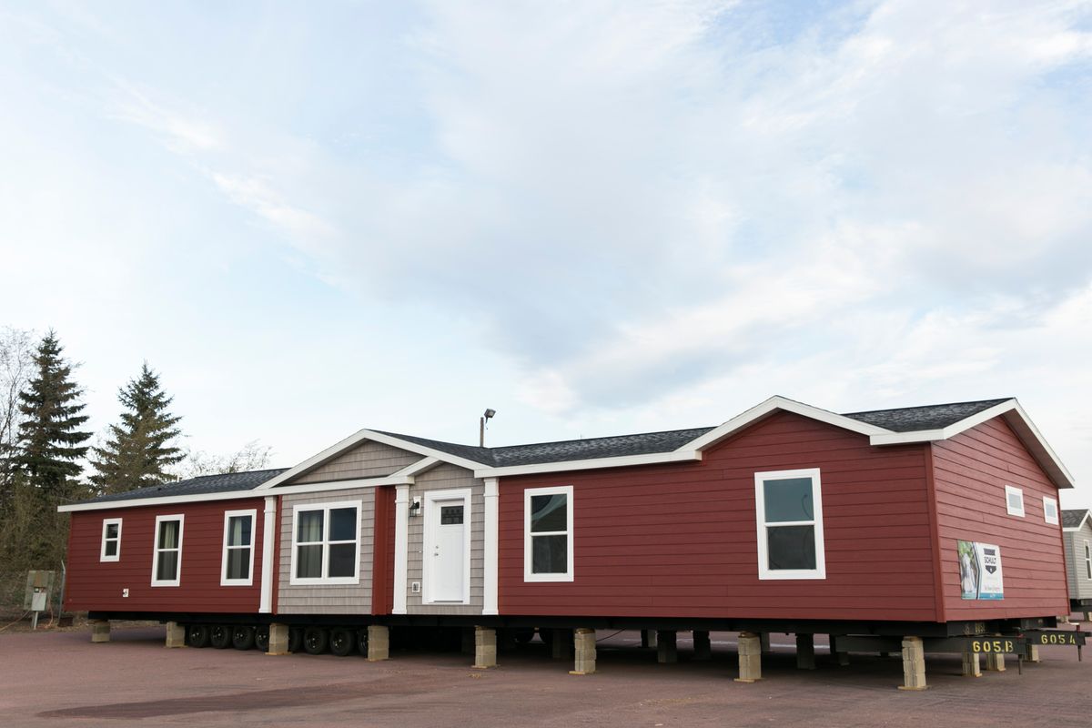 The INDEPENDENCE 29 Exterior. This Manufactured Mobile Home features 4 bedrooms and 2 baths.