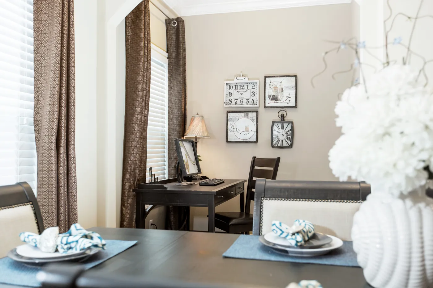The J533 MOD Study Nook. This Manufactured Mobile Home features 3 bedrooms and 2 baths.