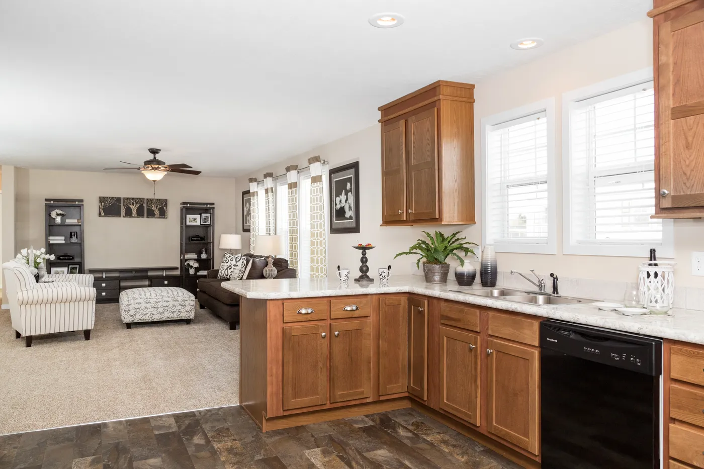 The HILL ST 5628-MS020 SECT Floor Plan. This Manufactured Mobile Home features 3 bedrooms and 2 baths.