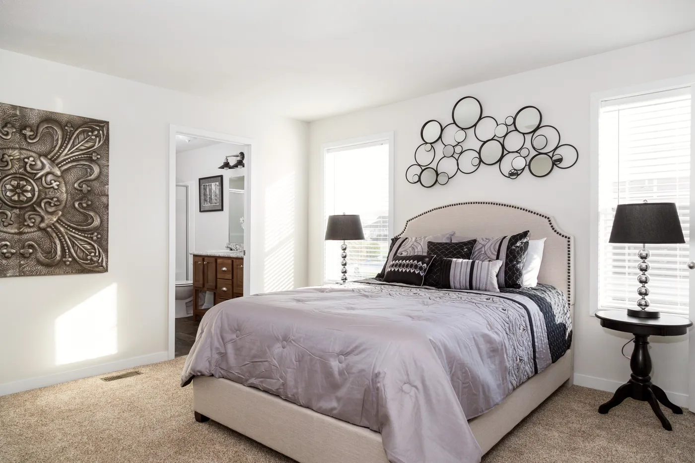The HILL ST 5628-MS020 SECT Floor Plan. This Manufactured Mobile Home features 3 bedrooms and 2 baths.
