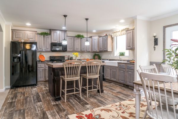 https://api.claytonhomes.com/images/RETAIL/INT/Manufactured-WOODBRIDGE-II-LIL-WOODY-27ELN28563BH-Kitchen-20161215-1159325407357.jpg?w=600&h=400