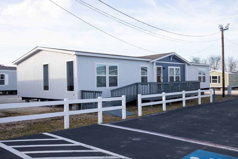 The BLUEBONNET BREEZE Exterior. This Manufactured Mobile Home features 3 bedrooms and 2 baths.