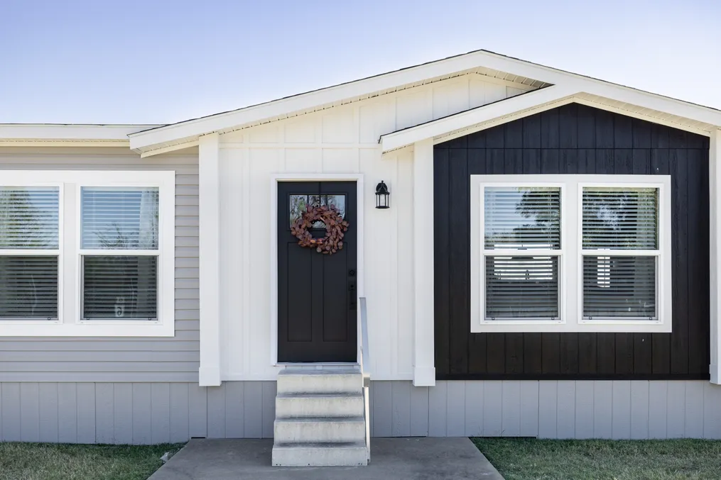 The STERLING ANNIVERSARY Exterior. This Manufactured Mobile Home features 3 bedrooms and 2 baths.