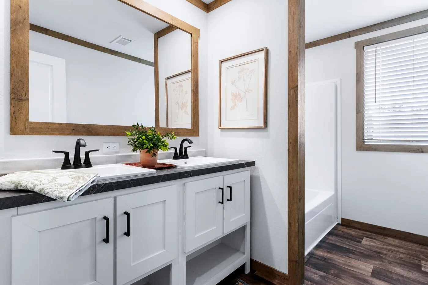 The FARM 3 FLEX ELITE DEN Exterior. This Manufactured Mobile Home features 3 bedrooms and 2 baths.