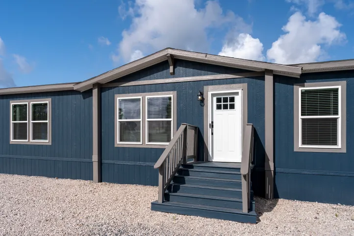 The EL SUENO BREEZE Exterior. This Manufactured Mobile Home features 4 bedrooms and 2 baths.