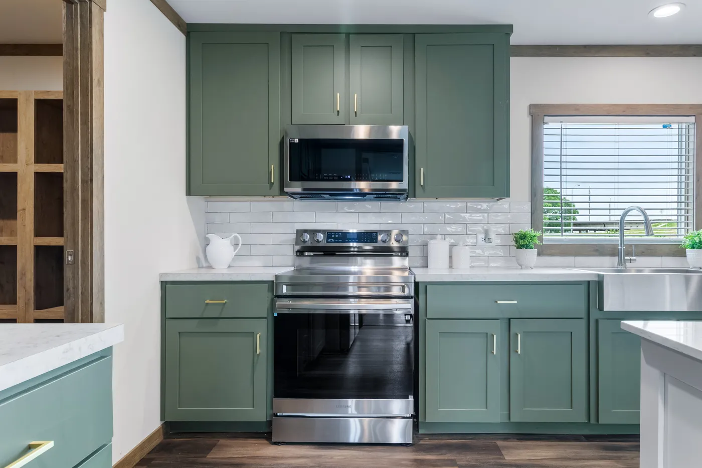 The EVERETT ELITE Exterior. This Manufactured Mobile Home features 4 bedrooms and 3 baths.