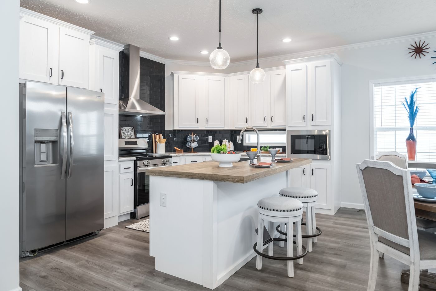 The 1447 CAROLINA Exterior. This Manufactured Mobile Home features 3 bedrooms and 2 baths.