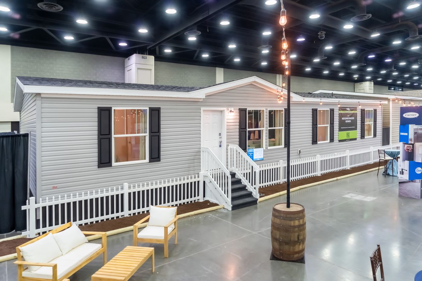 The 5628-MS067-2 HUNTINGTON Exterior. This Manufactured Mobile Home features 4 bedrooms and 2 baths.