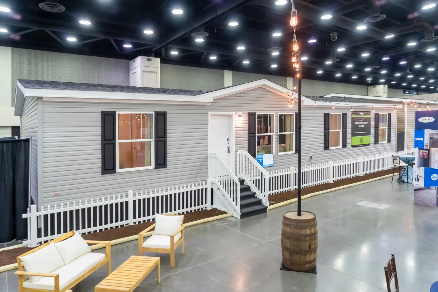 The 5628-MS067-2 HUNTINGTON Exterior. This Manufactured Mobile Home features 4 bedrooms and 2 baths.