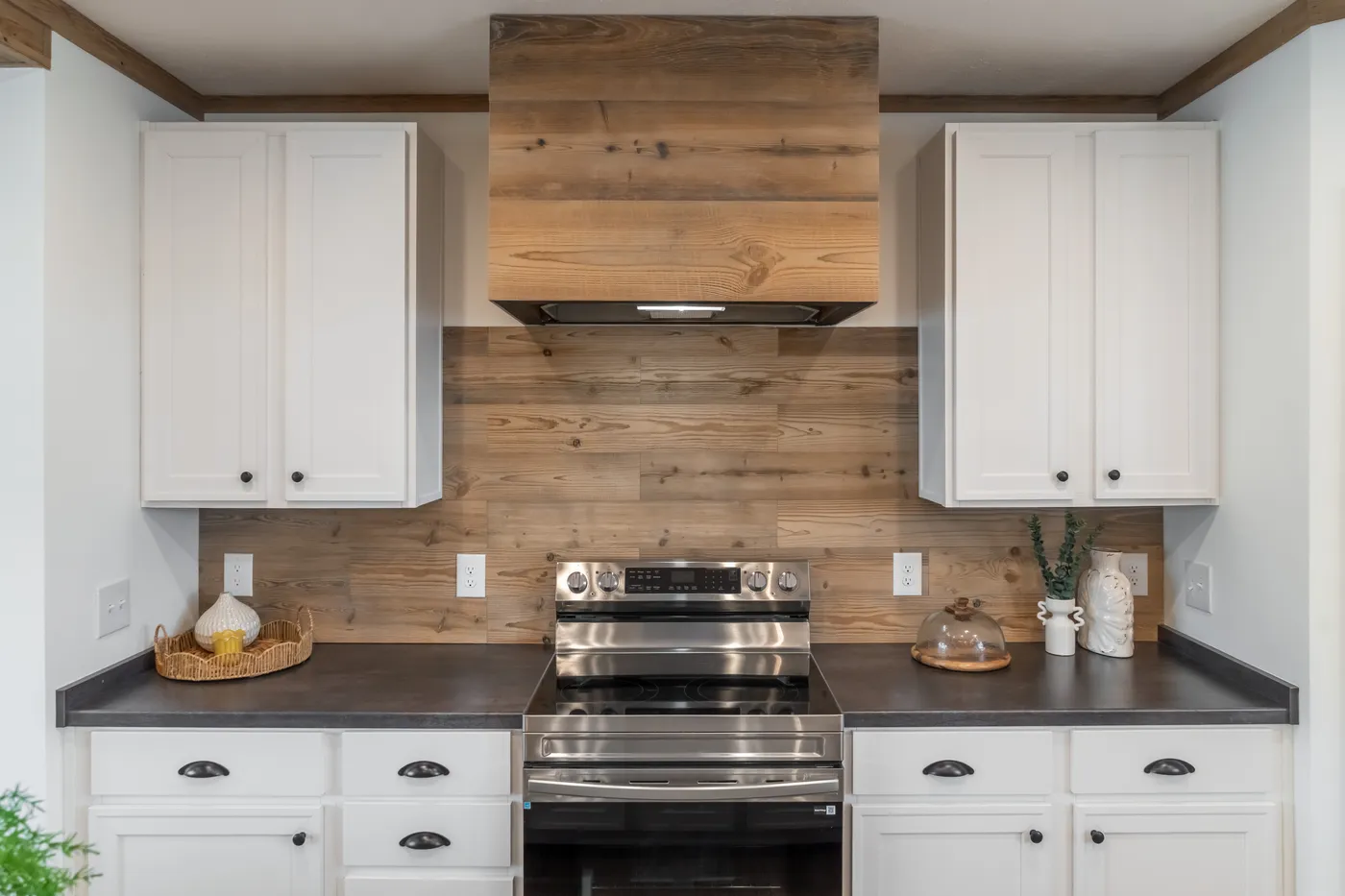 The THE REED Exterior. This Manufactured Mobile Home features 3 bedrooms and 2 baths.
