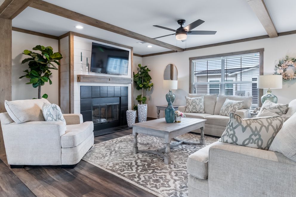 The EVERETT ELITE Exterior. This Manufactured Mobile Home features 4 bedrooms and 3 baths.