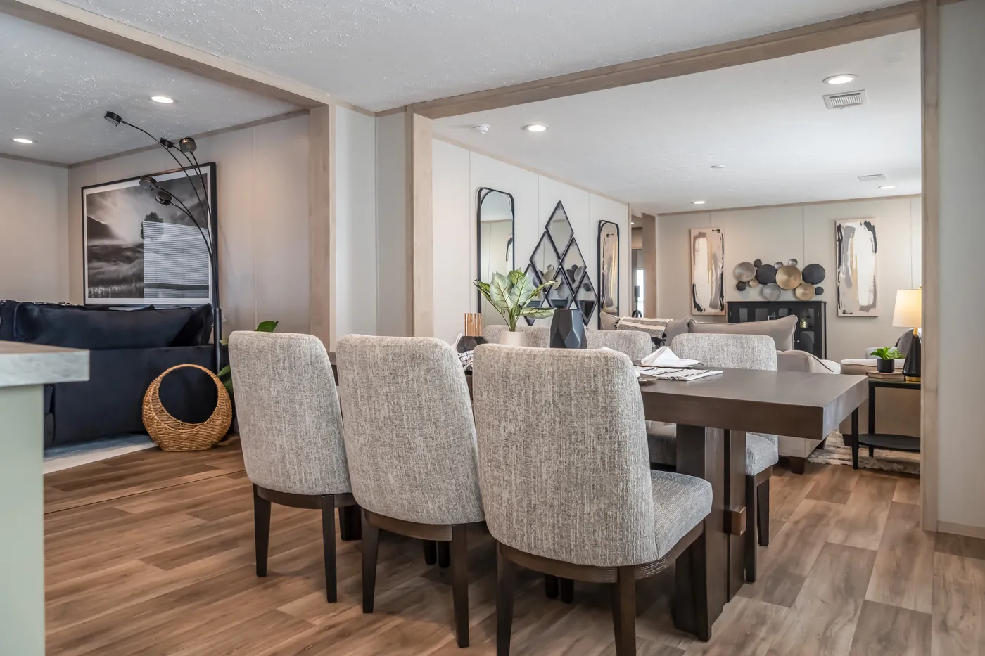 The RAINIER Exterior. This Manufactured Mobile Home features 4 bedrooms and 3 baths.