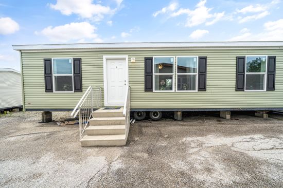 The TUSCARORA 4828-1860 Exterior. This Manufactured Mobile Home features 3 bedrooms and 2 baths.