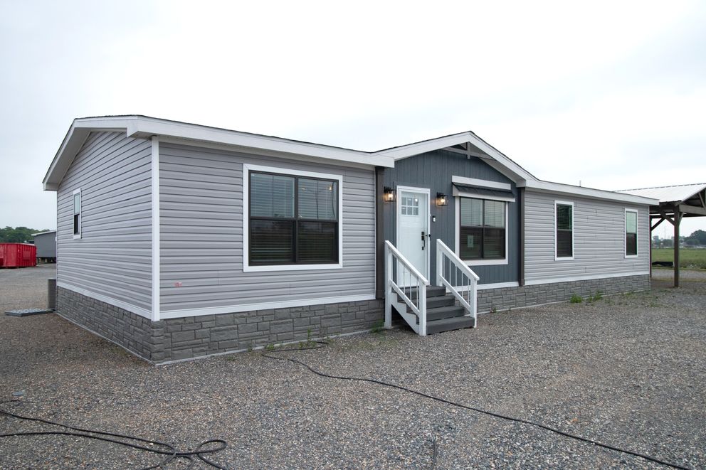 The ISABELLA Exterior. This Manufactured Mobile Home features 3 bedrooms and 2 baths.