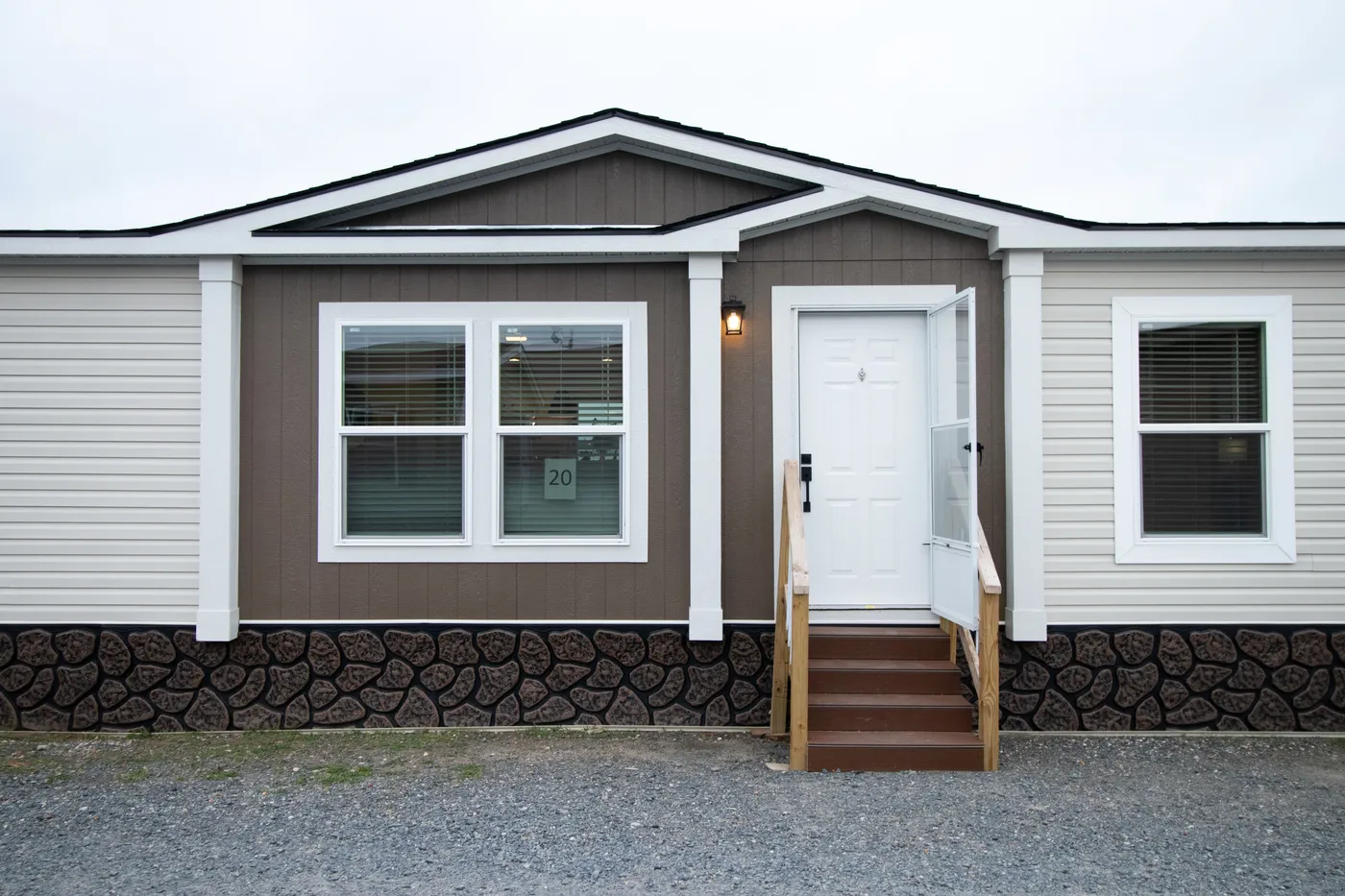 The THE CHOICE Exterior. This Manufactured Mobile Home features 4 bedrooms and 2 baths.