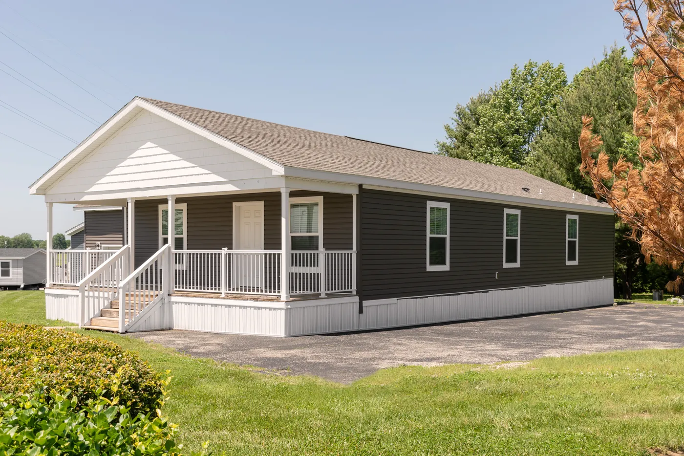 The CENTER ST/5228-MS014-1 SECT Exterior. This Manufactured Mobile Home features 3 bedrooms and 2 baths.