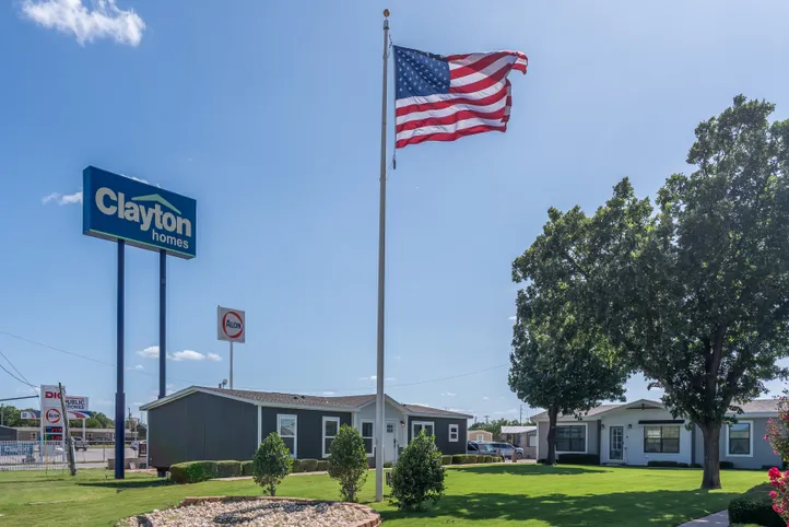 The BREEZE FARMHOUSE Exterior. This Manufactured Mobile Home features 3 bedrooms and 2 baths.