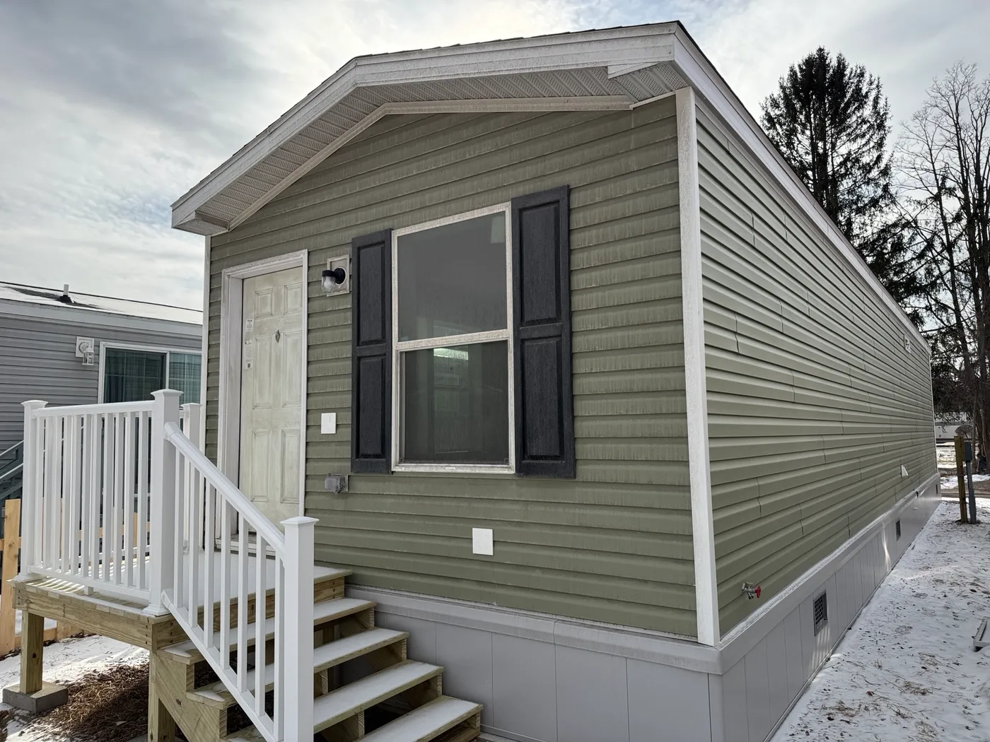 The ONYX Exterior. This Manufactured Mobile Home features 1 bedroom and 1 bath.