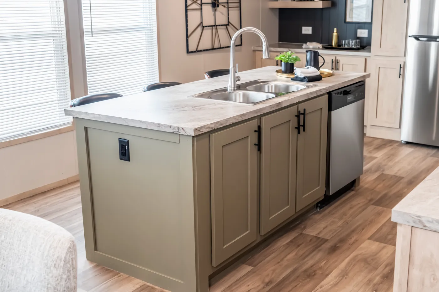 The RAINIER Exterior. This Manufactured Mobile Home features 4 bedrooms and 3 baths.