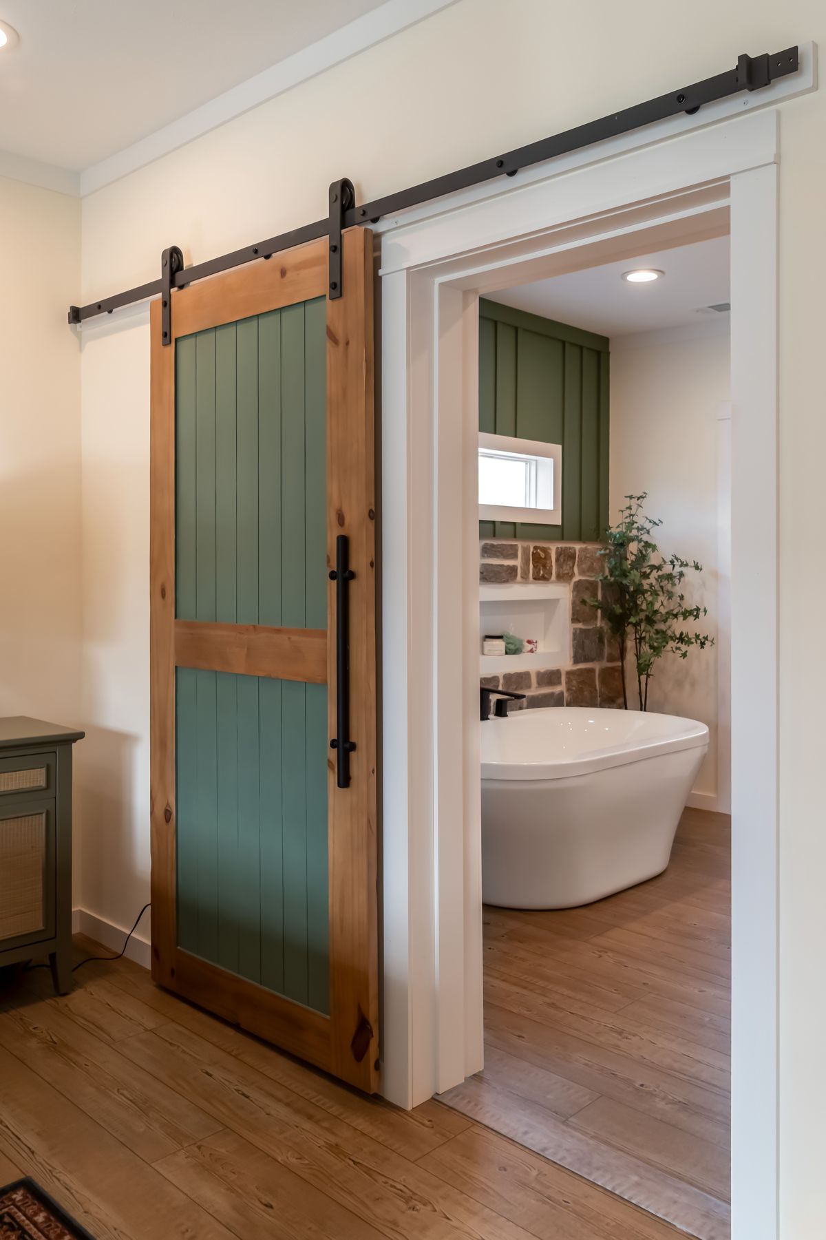 The THE ROCKING CHAIR Exterior. This Manufactured Mobile Home features 3 bedrooms and 2 baths.