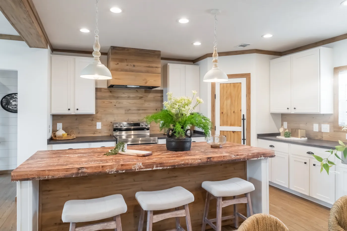 The THE REED Exterior. This Manufactured Mobile Home features 3 bedrooms and 2 baths.