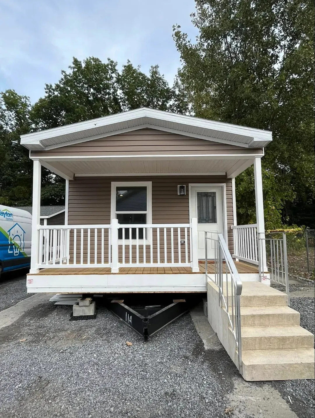 The PERIDOT 60 Exterior. This Manufactured Mobile Home features 2 bedrooms and 2 baths.