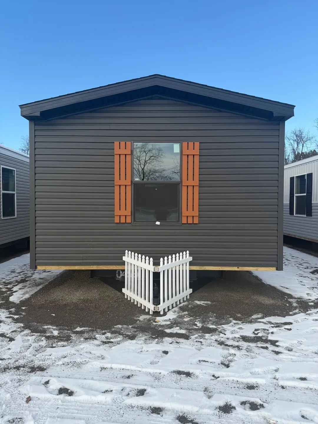 The PEARL Exterior. This Manufactured Mobile Home features 3 bedrooms and 2 baths.