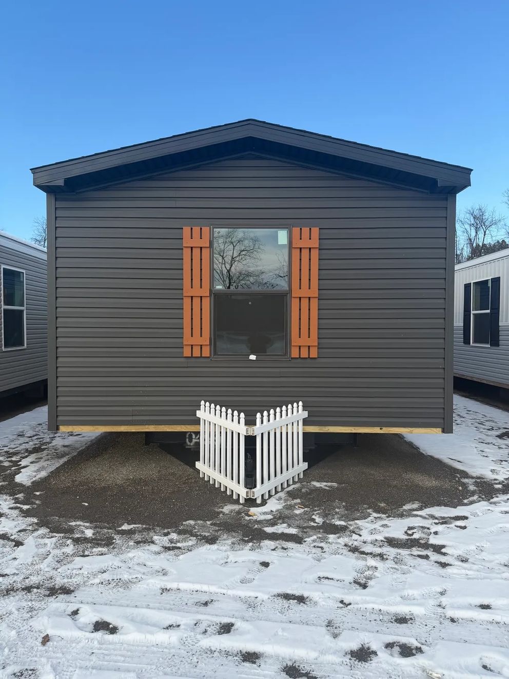 The PEARL Exterior. This Manufactured Mobile Home features 3 bedrooms and 2 baths.